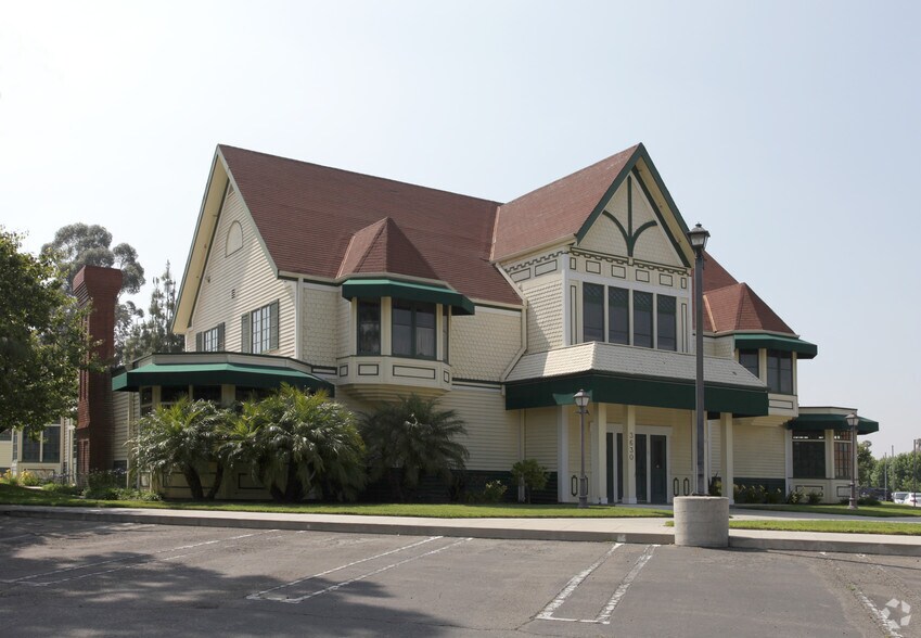 3630 Park Sierra Dr, Riverside, CA à louer - Photo de l’immeuble – Image 2 sur 6