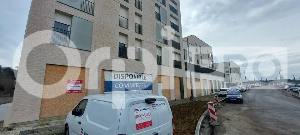 Local commercial dans Creil à louer - Photo de l’immeuble – Image 1 sur 23