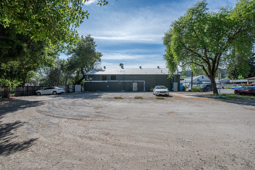 115 E 2nd St, Cloverdale, CA à vendre - Photo de l’immeuble – Image 3 sur 18