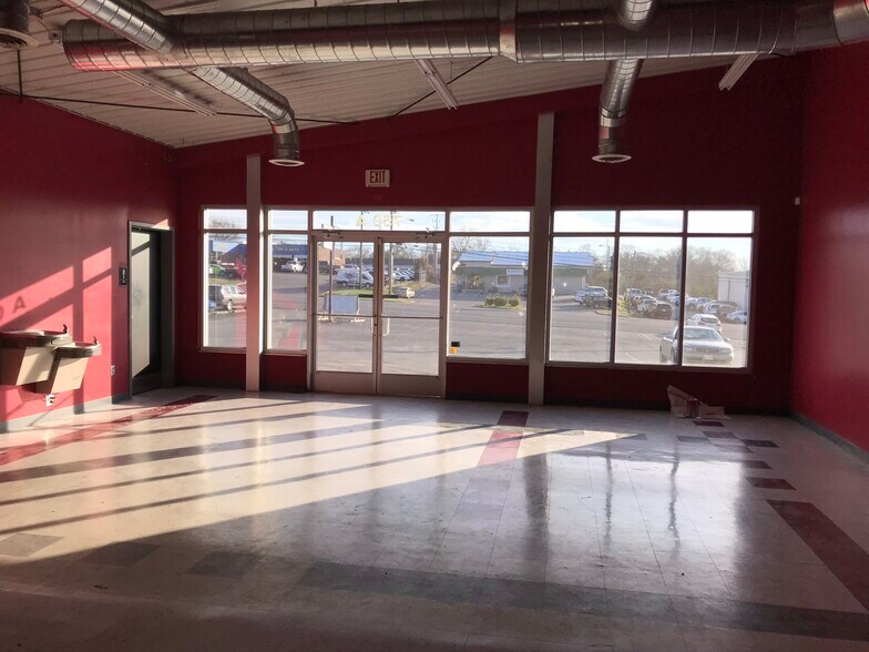 750 W Main St, Hendersonville, TN à louer - Photo de l’immeuble – Image 3 sur 5