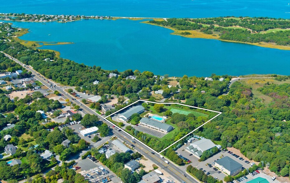 1655 County Road 39, Southampton, NY à vendre - Photo de l’immeuble – Image 1 sur 14