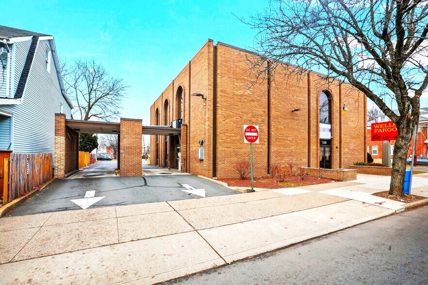 1300 Hamilton Ave, Trenton, NJ à vendre - Photo de l’immeuble – Image 3 sur 31