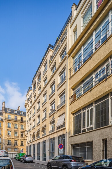 29 Rue De Lisbonne, Paris à louer - Photo de l’immeuble – Image 3 sur 6