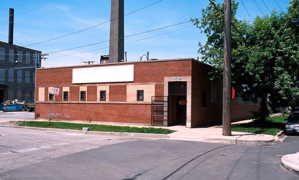 2754 W Superior portefeuille de 2 biens à vendre sur LoopNet.fr - Photo principale – Image 2 sur 3