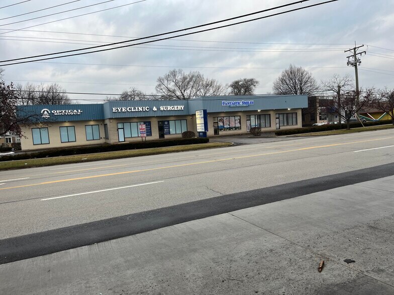 299-303 E Rand Rd, Mount Prospect, IL à louer - Photo de l’immeuble – Image 1 sur 6