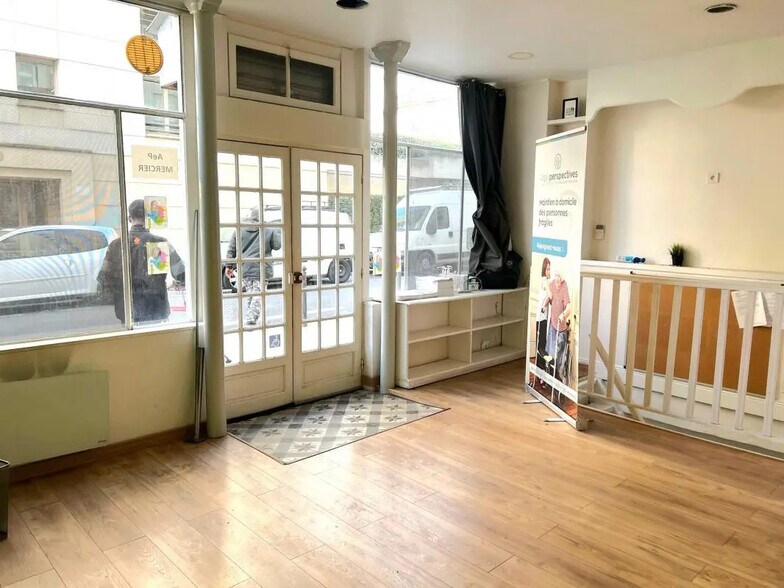 Local commercial dans Paris à louer - Photo de l’immeuble – Image 1 sur 6