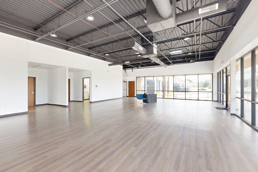 2424 N Westmoreland Rd, Dallas, TX à louer - Numérisation 3D Matterport – Image 2 sur 23