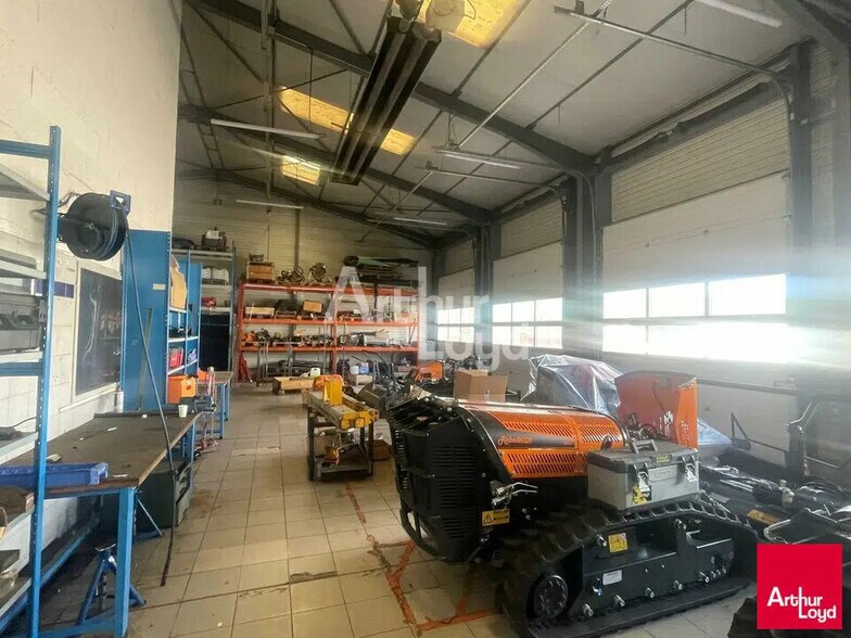 Local d’activités dans Villebarou à louer - Photo intérieure – Image 1 sur 3