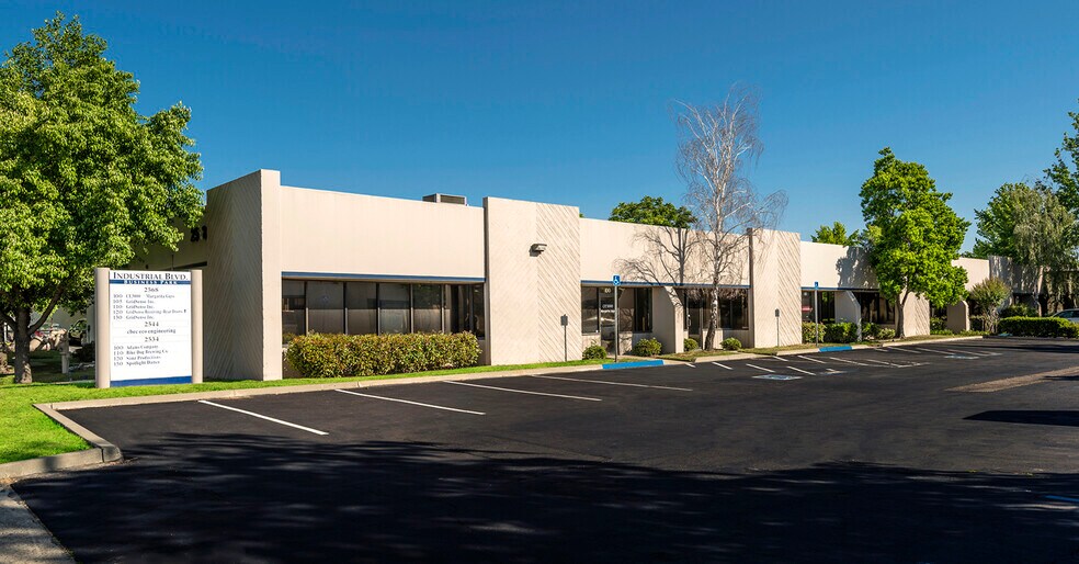 2534-2568 Industrial Blvd, West Sacramento, CA à louer - Photo de l’immeuble – Image 2 sur 6