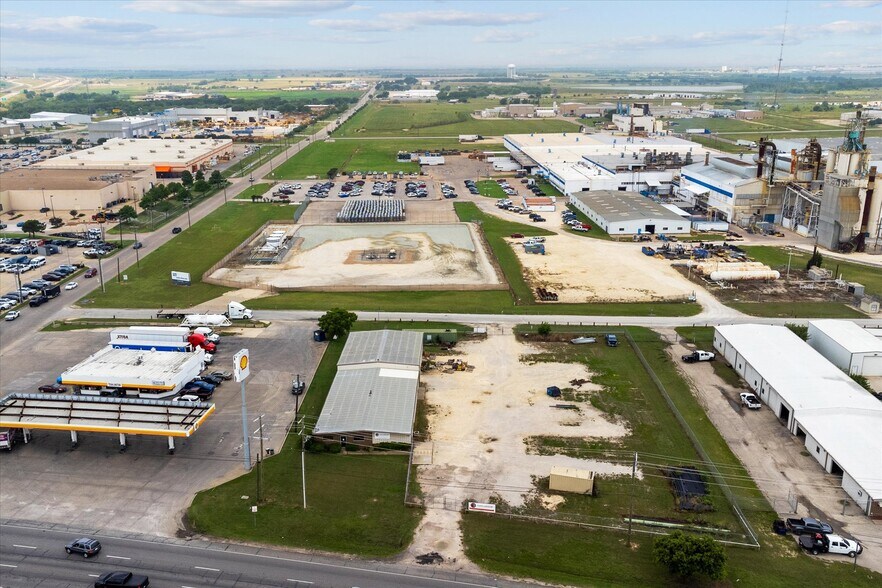 2305 N Main St, Cleburne, TX à vendre - Photo de l’immeuble – Image 3 sur 52