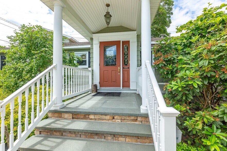 188 W Main St, Oyster Bay, NY à vendre - Photo de l’immeuble – Image 3 sur 17