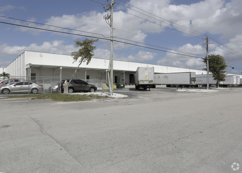 3415-3435 NW 112th St, Miami, FL à louer - Photo principale – Image 1 sur 7