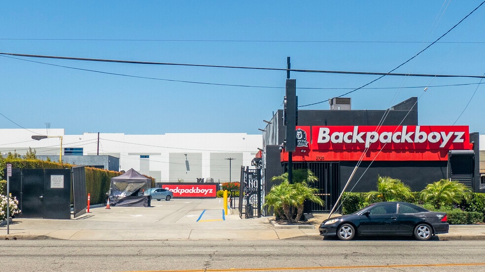 2725 E South St, Long Beach, CA à vendre - Photo de l’immeuble – Image 3 sur 6