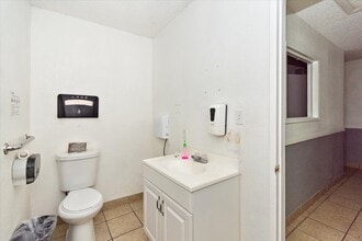 1376 N Waterman Ave, San Bernardino, CA à louer Photo intérieure– Image 1 sur 8