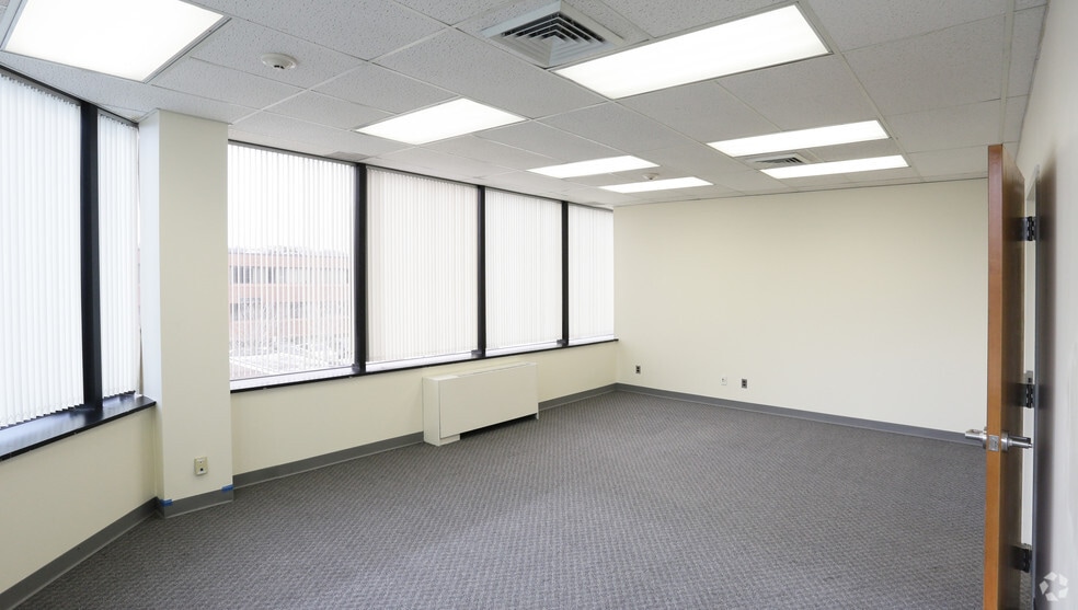 1979 Marcus Ave, Lake Success, NY à louer - Photo intérieure – Image 3 sur 16