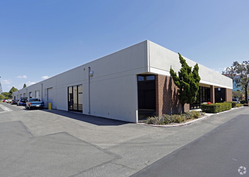 18011 Sky Park Cir, Irvine, CA à louer - Photo de l’immeuble – Image 3 sur 3