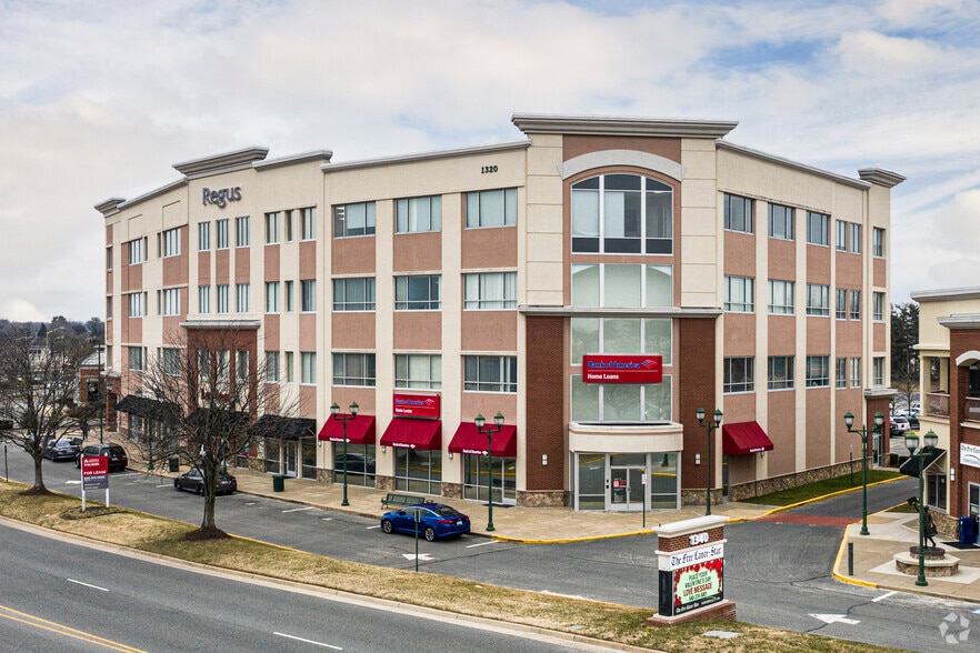 1320 Central Park Blvd, Fredericksburg, VA à louer - Photo principale – Image 1 sur 13
