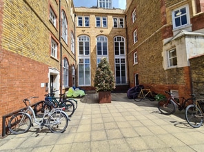 Kingsway Pl, Londres à louer Autre– Image 2 sur 3