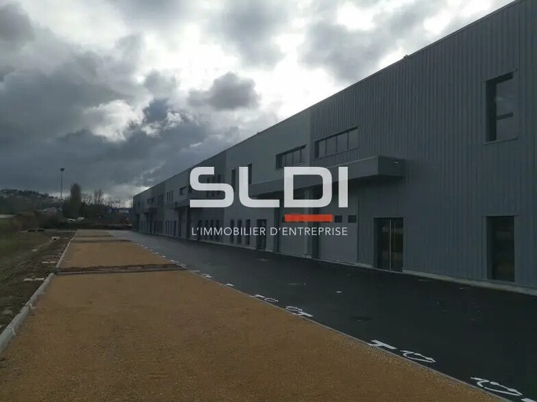 Local d’activités dans Bourgoin-Jallieu à louer - Photo de l’immeuble – Image 1 sur 5