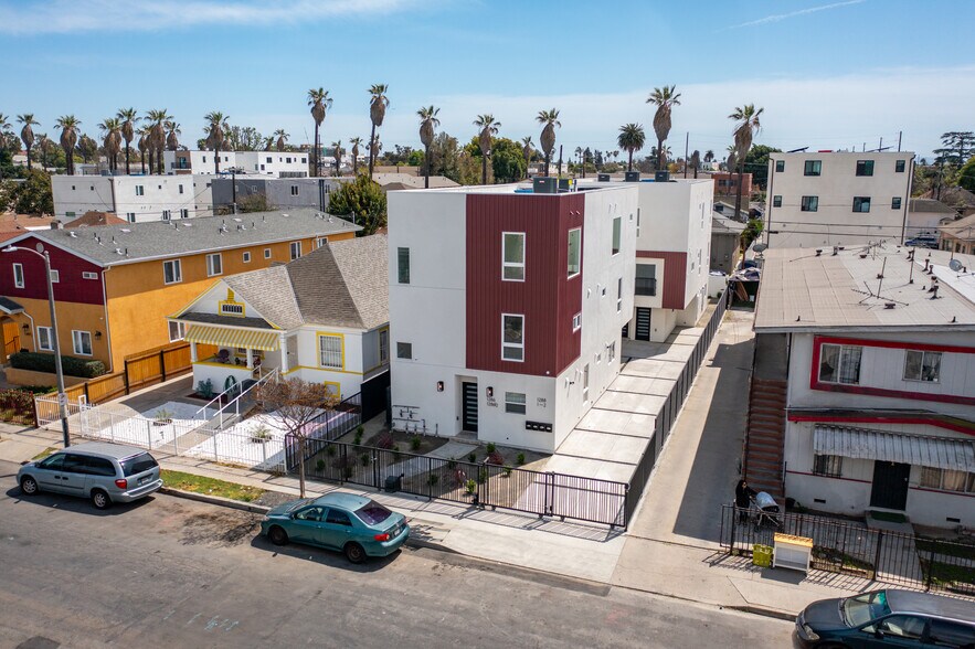 1286 W 35th Pl, Los Angeles, CA à vendre - Photo de l’immeuble – Image 3 sur 17