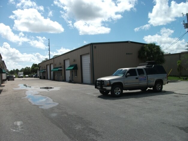 2621 NE 9th Ave, Cape Coral, FL à louer - Photo de l’immeuble – Image 3 sur 7