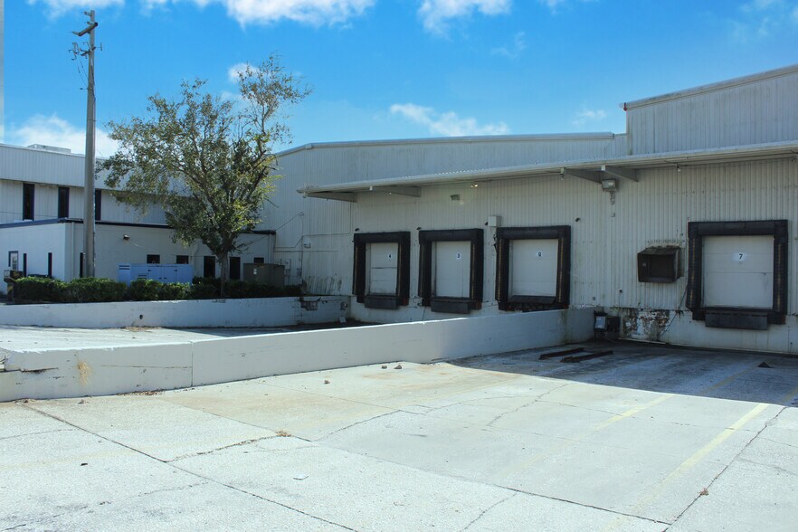 302 Progress Rd, Auburndale, FL à louer - Photo de l’immeuble – Image 3 sur 5