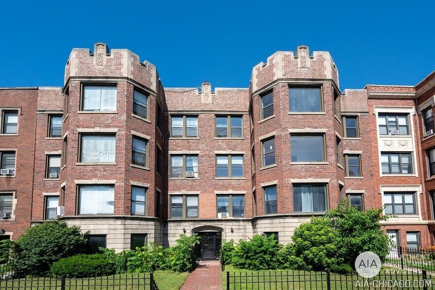 6830 S Jeffery Blvd, Chicago, IL à vendre - Photo de l’immeuble – Image 1 sur 1