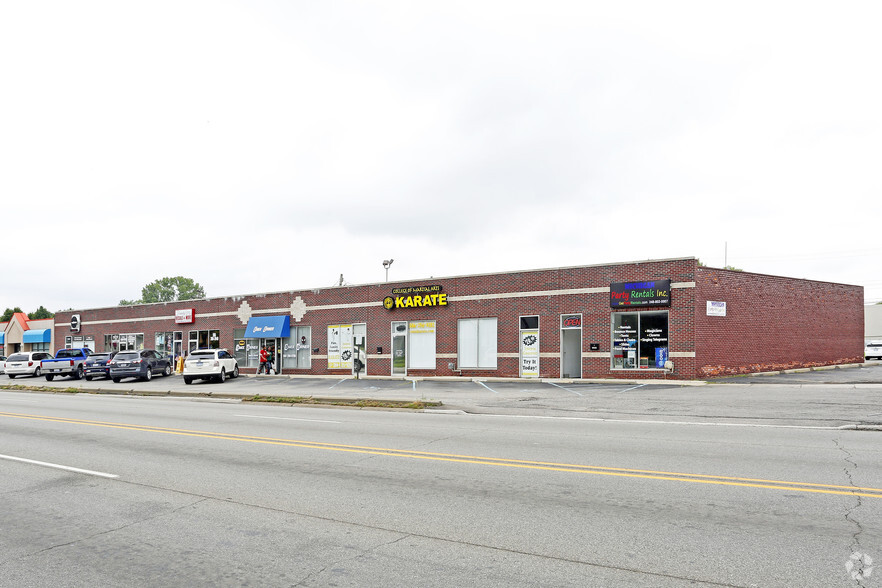 32024 Utica Rd, Fraser, MI à louer - Photo de l’immeuble – Image 1 sur 6