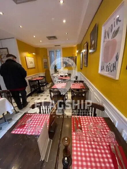 Local commercial dans Paris à louer - Photo de l’immeuble – Image 3 sur 9