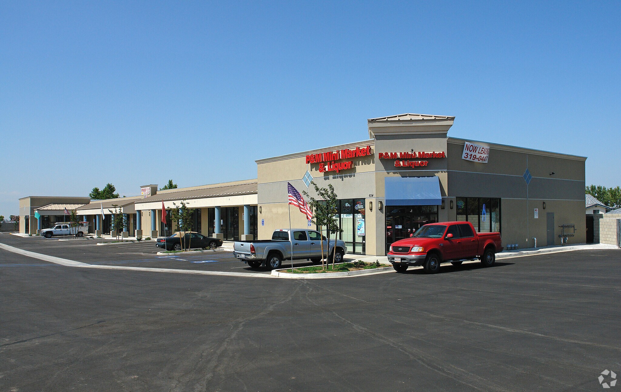 624 Morning Dr, Bakersfield, CA à louer Photo de l’immeuble– Image 1 sur 9