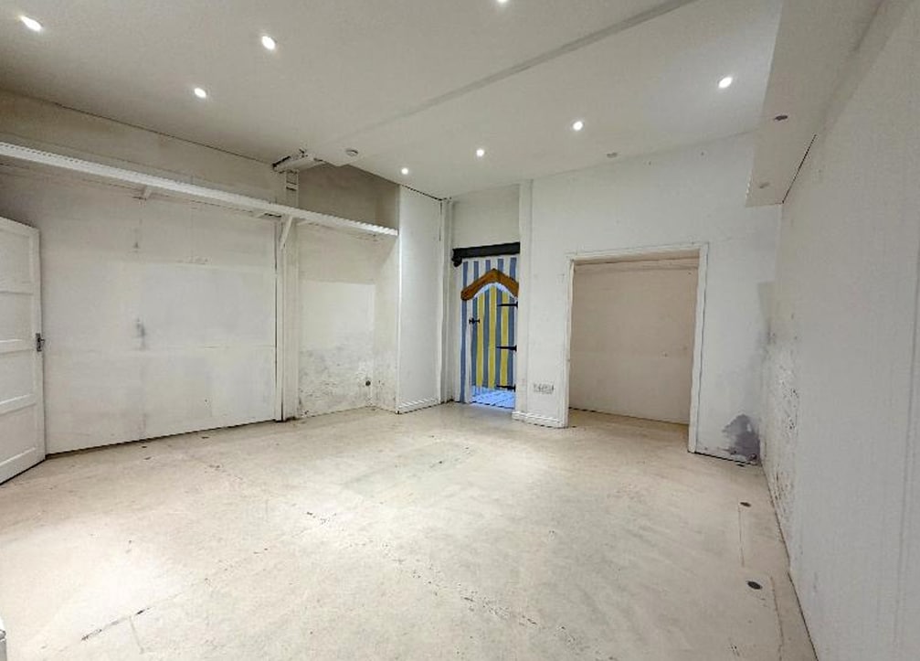 4-4A Fore St, Budleigh Salterton à louer Photo intérieure– Image 1 sur 6