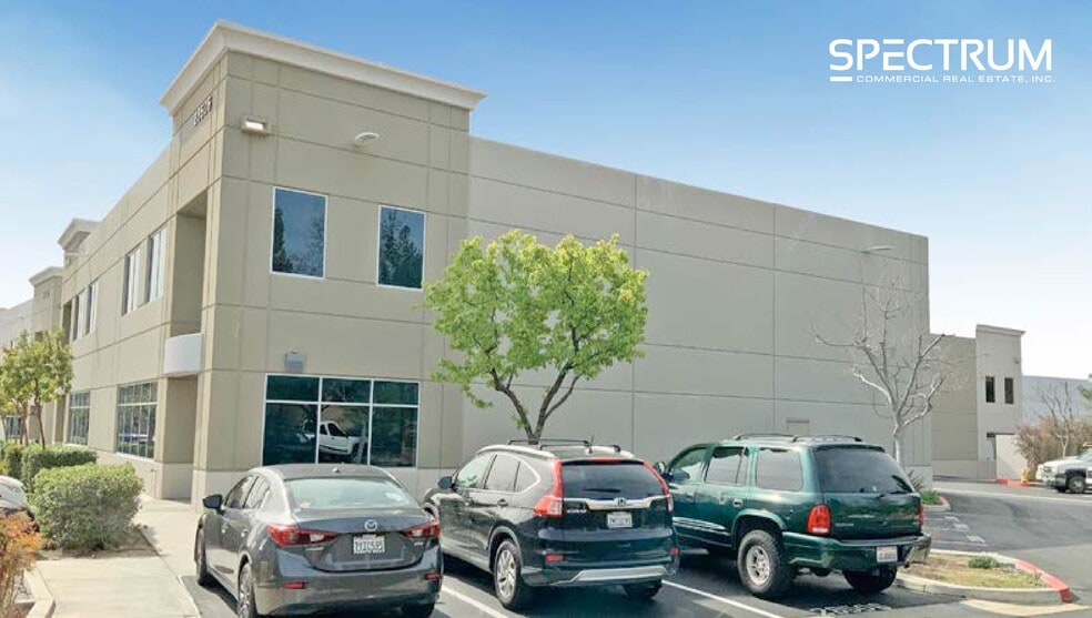 28506 Constellation Rd, Valencia, CA à louer - Photo de l’immeuble – Image 2 sur 3