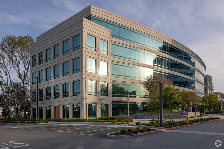 555 Airport Blvd, Burlingame, CA à louer - Photo principale – Image 1 sur 9