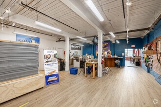 221 Pine St, Florence, MA à louer Photo intérieure– Image 2 sur 8