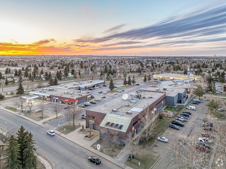 14017-14051 Victoria Trl NW, Edmonton, AB à louer - Aérien – Image 3 sur 4