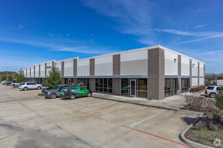 2830 FM 565, Mont Belvieu, TX à louer - Photo de l’immeuble – Image 1 sur 9