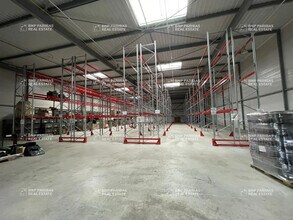 Local d’activités dans Lieusaint à louer Photo intérieure– Image 2 sur 3