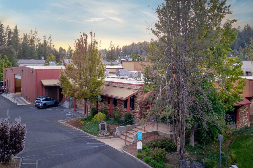 464 Sutton Way, Grass Valley, CA à vendre - Photo de l’immeuble – Image 2 sur 68