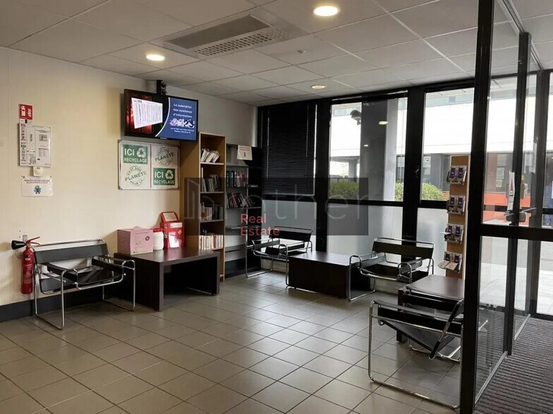 Bureau dans Gradignan à louer - Photo de l’immeuble – Image 3 sur 8