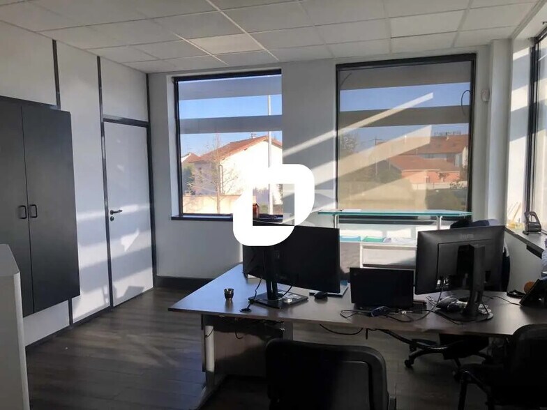 Bureau dans Corbas à louer - Photo de l’immeuble – Image 1 sur 9