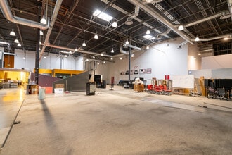 2710 Media Center Dr, Los Angeles, CA à louer Photo intérieure– Image 2 sur 39