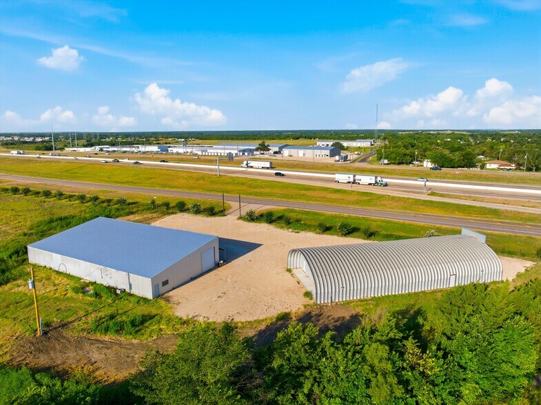 14656 N Interstate Highway 35, Elm Mott, TX à louer - Photo de l’immeuble – Image 2 sur 5