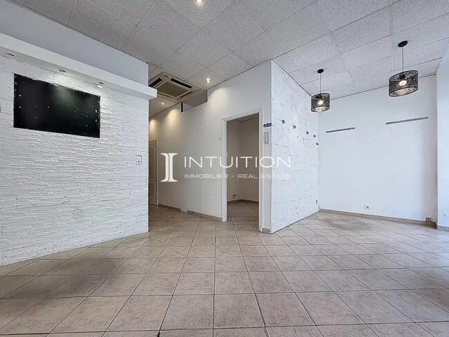 Plus de détails pour Local commercial à vendre