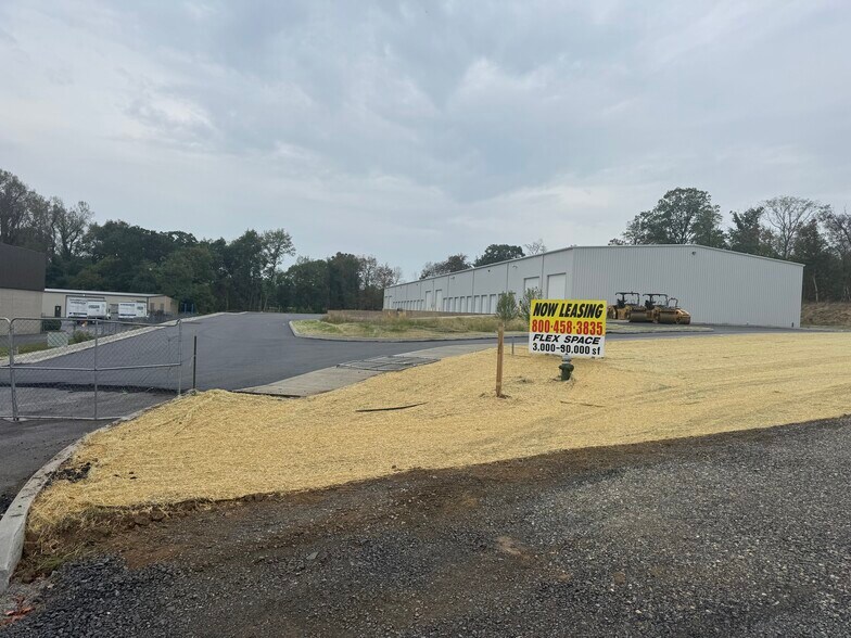 967 Sweeney Dr, Hagerstown, MD à louer - Photo de l’immeuble – Image 2 sur 8