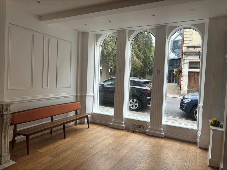 7 High St, Windsor à louer - Photo de l’immeuble – Image 3 sur 12