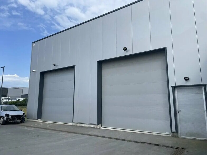 Bureau dans Ranville à louer - Photo de l’immeuble – Image 1 sur 9