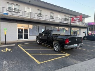 Plus de détails pour 4735 Rockford Plz, Louisville, KY - Local commercial à vendre