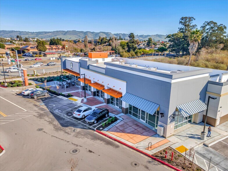 999 Main St, Watsonville, CA à louer - Photo de l’immeuble – Image 3 sur 34