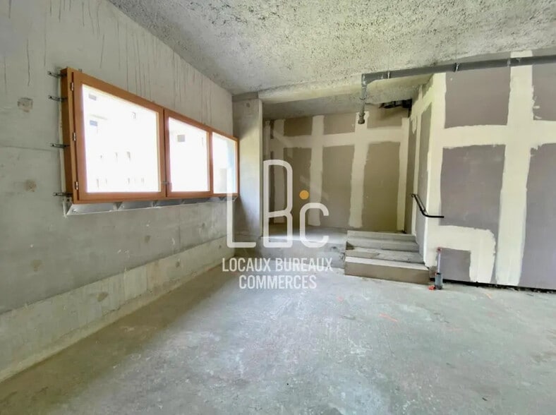 Local commercial dans Nantes à vendre - Photo de l’immeuble – Image 3 sur 11