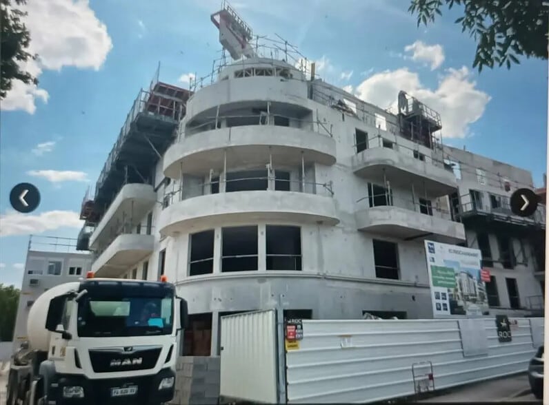 Local commercial dans Le Plessis-Trévise à louer - Photo de la construction – Image 1 sur 6